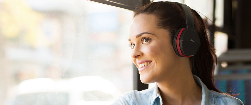 Wireless on-ear headphones by JVC HA-EBT5